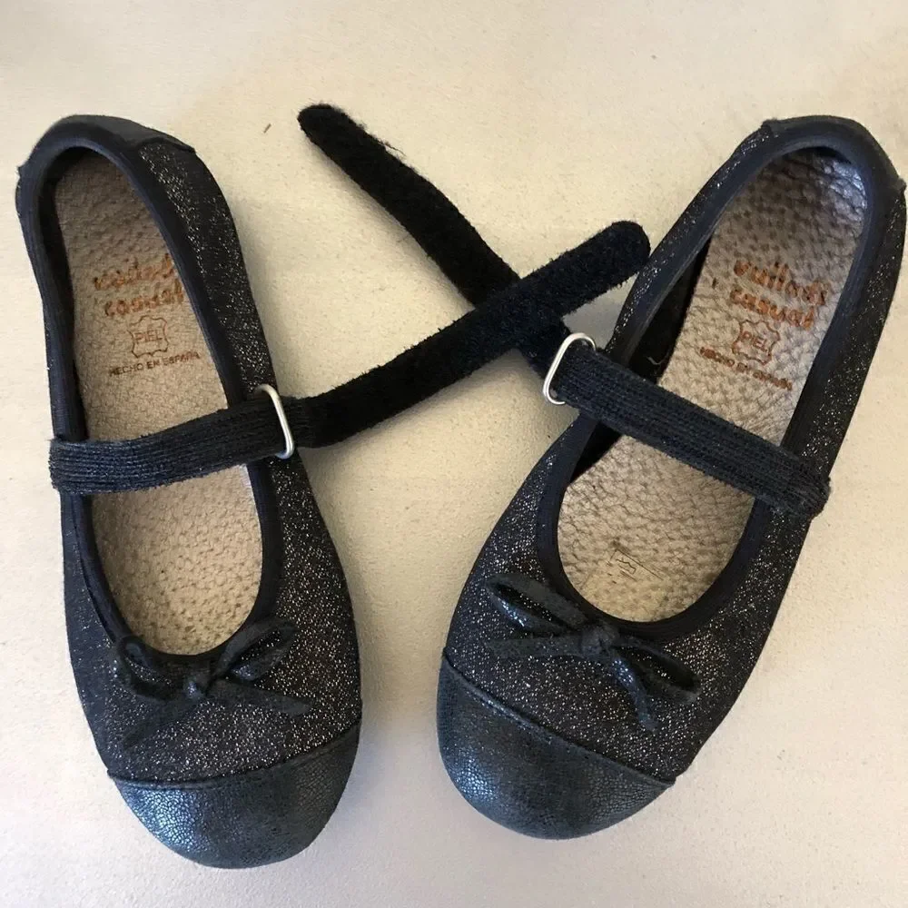 Girls’ Glitter Mary Janes (EUC)‎